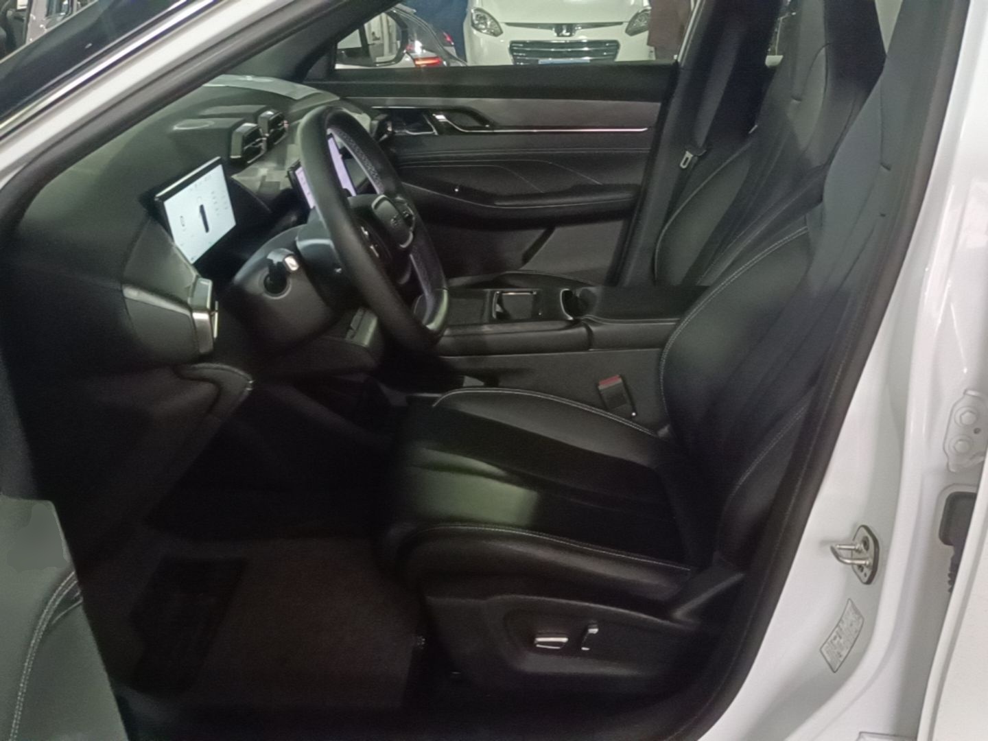 Dongfeng Aeolus L7 New Energy 2025 518 Comfort Edition — снимка 17