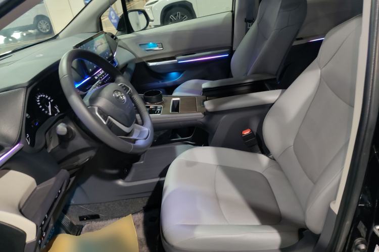 Used Toyota SIENNA 2023 2.5L Hybrid Luxury Edition Left Front Seat