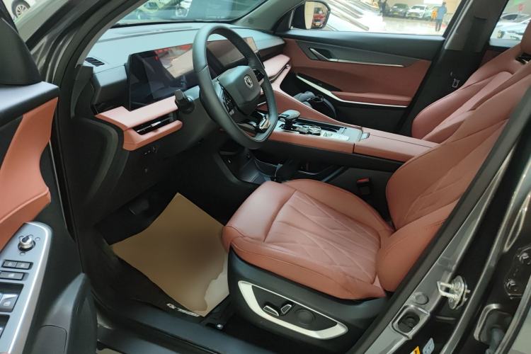 Used Changan CS75 PLUS 2024 3rd Generation Champion Edition 1.5T Intelligent Drive Dynamic Model
