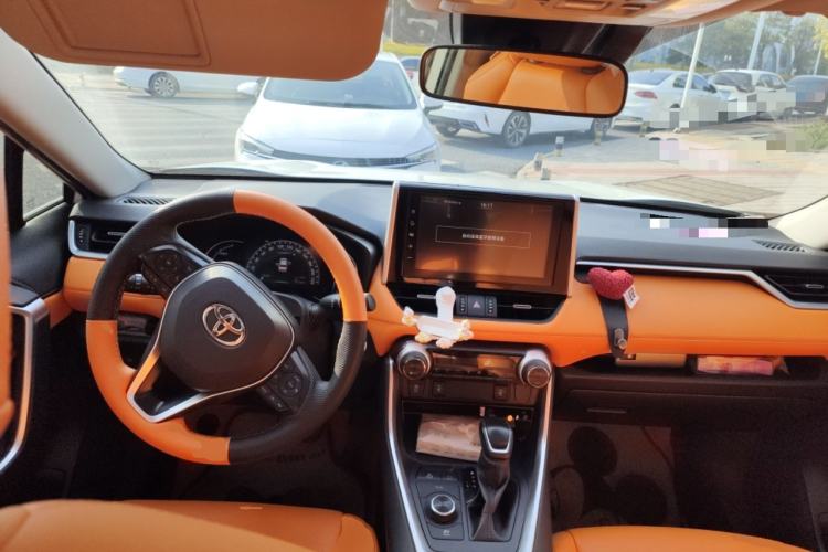 Used Toyota RAV4 2020 Dual-Engine 2.5L E-CVT 4x4 Elite PLUS Edition Center Console