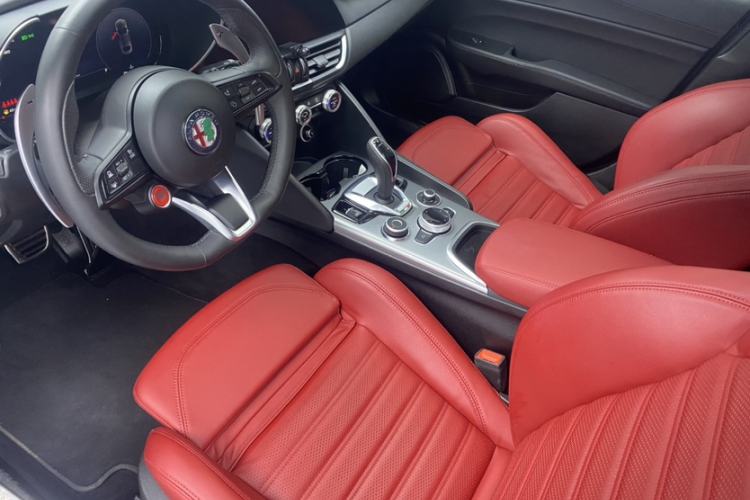 Used Alfa Romeo Giulia 2023 2.0T 280HP Track Edition
