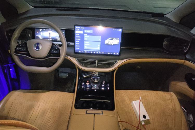 Used Denza D9 2022 DM-i 970 Four-Wheel Drive Prestige Model
