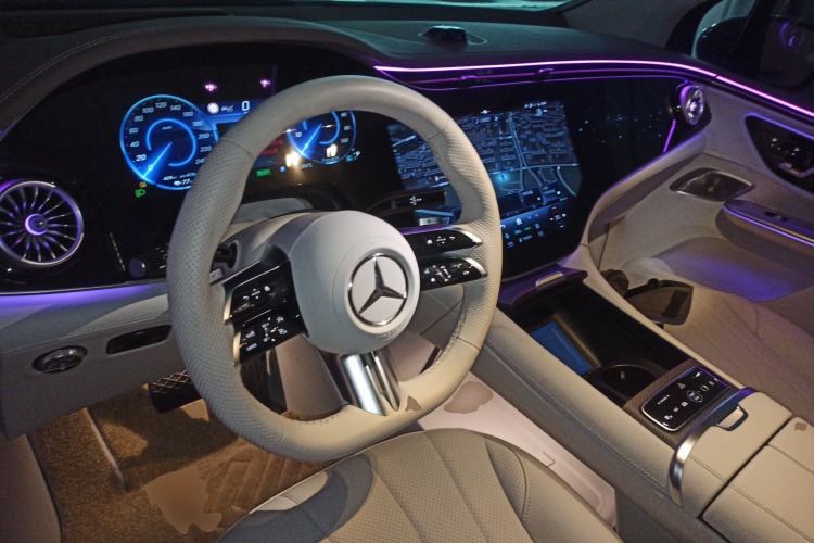 Used Mercedes-Benz EQE SUV 2024 500 4MATIC Flagship Edition Center Console