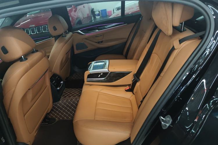 Used BMW 5 Series 2019 Restyled 530Li Luxury Edition M Sport Package Left Rear Seat