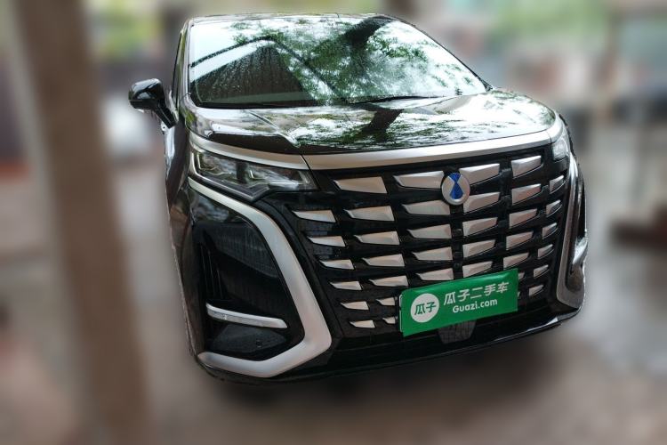 Used Denza D9 2022 DM-i 970 Four-Wheel Drive Prestige Model Front Right 45 Deg