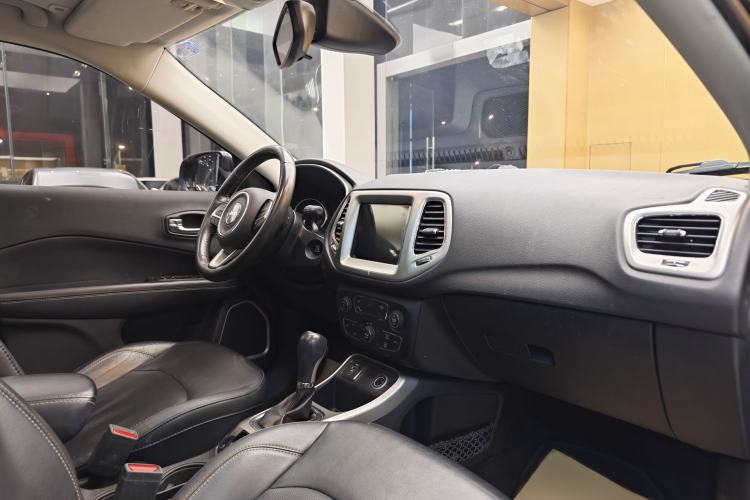 Used Jeep Compass 2017 200T Automatic Family Edition
