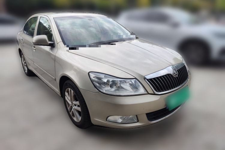 Used Skoda Octavia 2013 1.6L Automatic Yijun Edition Front Right 45 Deg