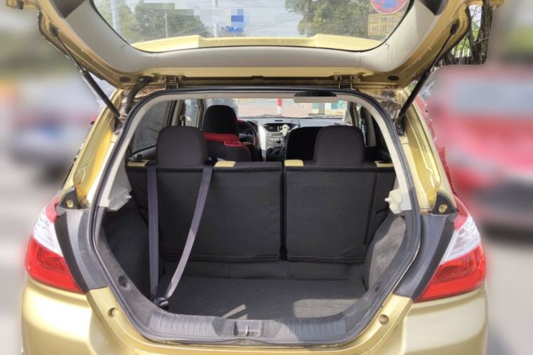 Used Venucia R50X 2013 1.6L Automatic Model Trunk