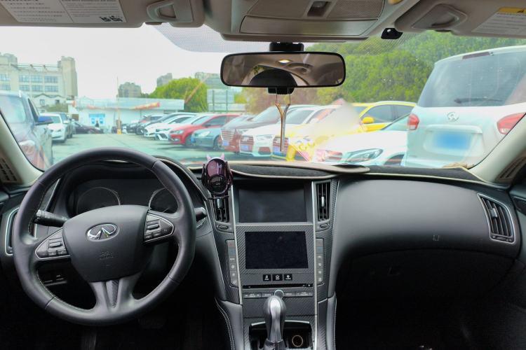 Used Infiniti Q50L 2016 2.0T Comfort Edition Center Console