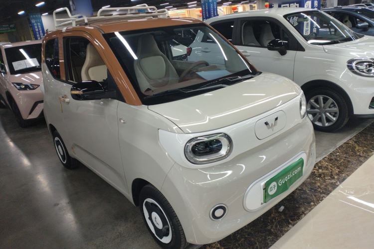 Used Wuling Hongguang MINIEV 2024 3rd Generation 215km Youth Edition Front Right 45 Deg