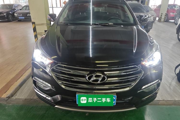 Used Hyundai Santa Fe 2017 2.4L Automatic Two-Wheel Drive Smart Version 5 Seats Front