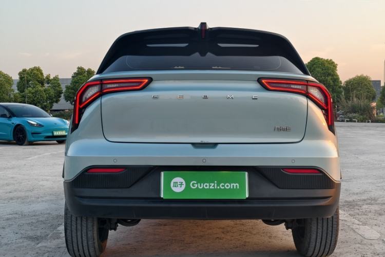 Used Geometry E Firefly 2024 301km Starlight Exterior 12