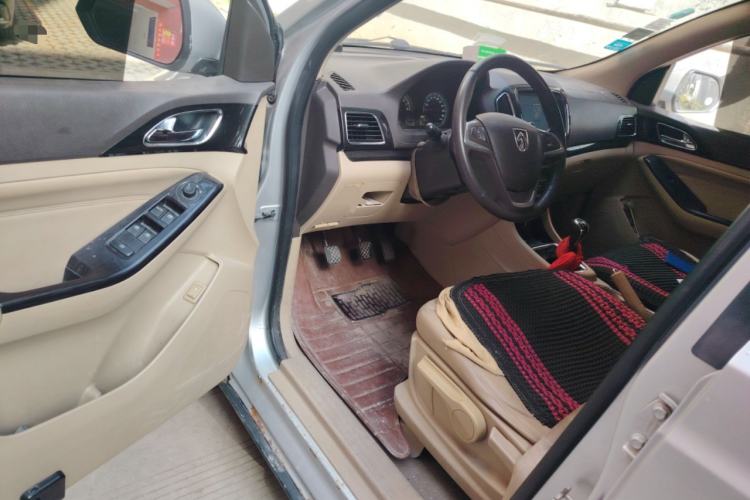 Used Baojun 730 2014 1.5L manual luxury trim 7 seats
