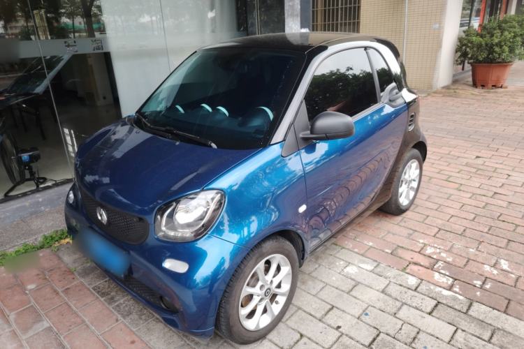 Used smart fortwo 2015 1.0L 52 kW hardtop Dynamic version