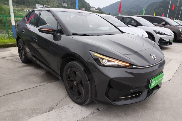 Used Volkswagen ID.UNYX 2024 Pro Long-Range Version Front Right 45 Deg