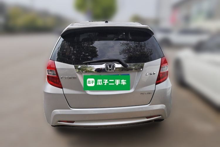 Used Honda Fit 2011 1.5L manual luxury version
