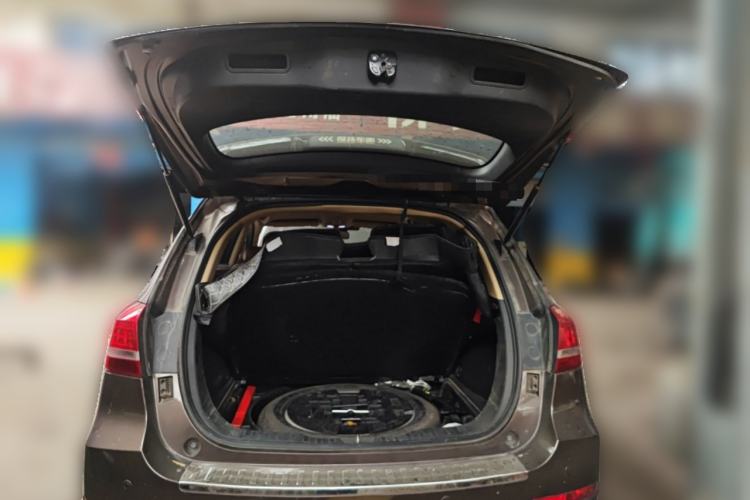 Used Haval H2 2015 1.5T Automatic Two-Wheel Drive Elite Edition Trunk