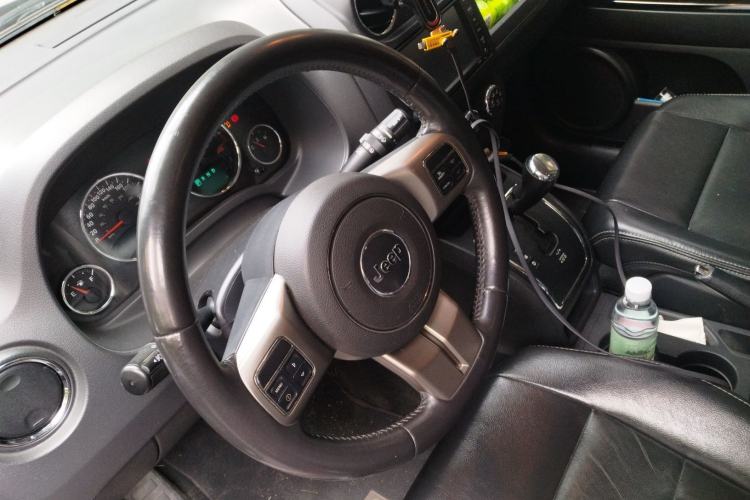 Used Jeep Compass 2012 2.4L four-wheel drive luxury version
