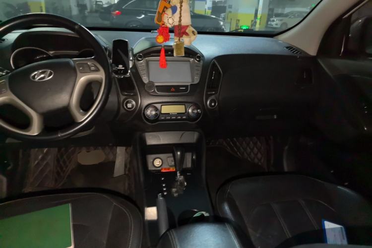 Used Hyundai ix35 2015 2.0L Automatic 2WD Smart Version China V Standard Center Console