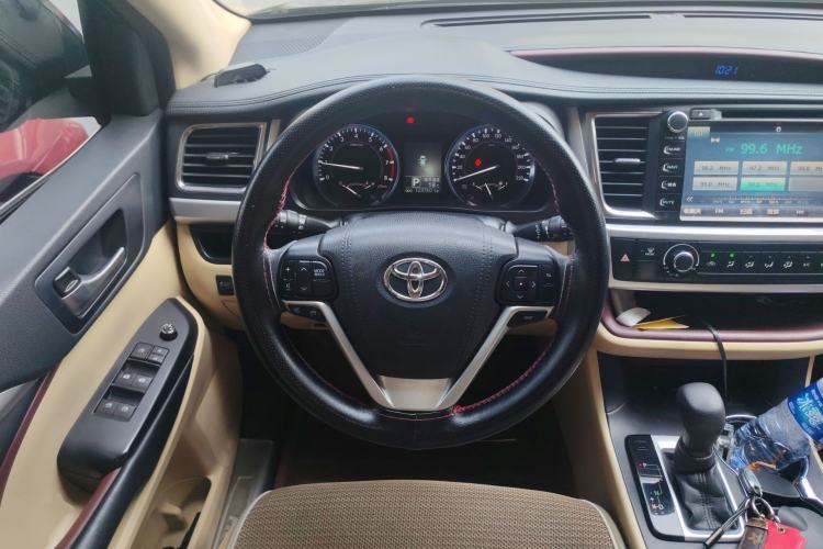 Used Toyota Highlander 2015 2.0T Two-Wheel Drive Elite Edition 7 Seats Steering Wheel
