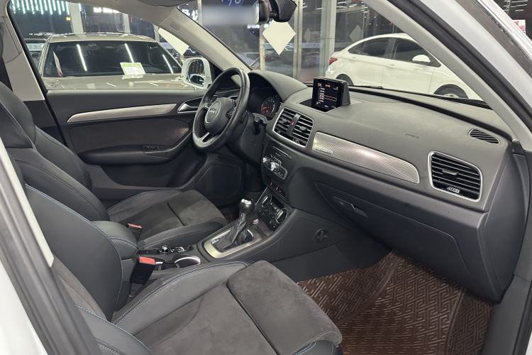 Used Audi Q3 2016 40 TFSI quattro all-wheel-drive sport model
