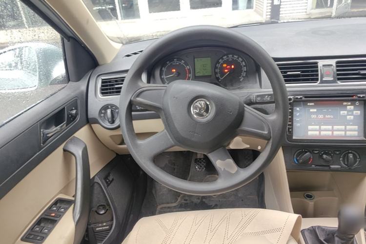 Used Skoda Rapid 2013 1.6L Manual Smart Selection Model
