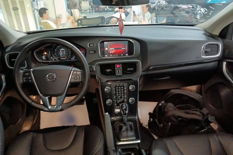 Used Volvo V40 2018 T3 Zhiyi Edition
