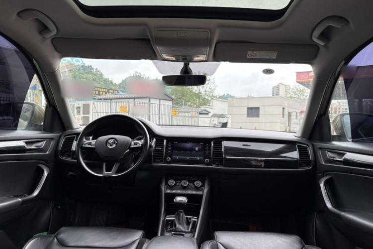 Used Skoda Kodiaq 2017 TSI330 7-Seater Two-Wheel-Drive Luxury Tech Edition Interior 1