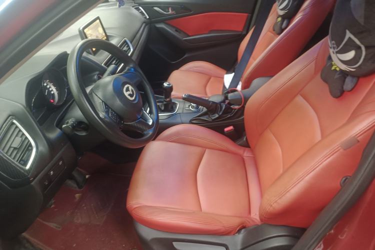 Used Mazda 3 Axela 2016 Sedan 1.5L Manual Luxury Model