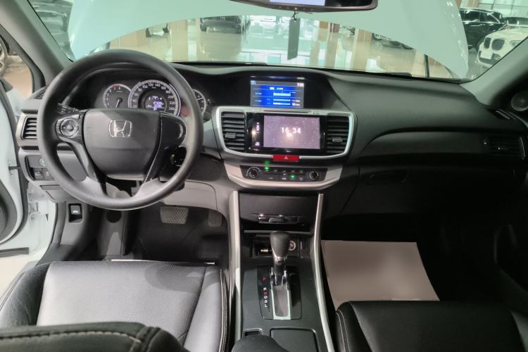 Used Honda Accord 2015 2.0L LX Comfort Edition Center Console