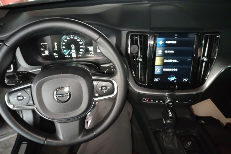 Used Volvo XC60 2019 T5 4x4 Smart Edition China VI Standard Center Console