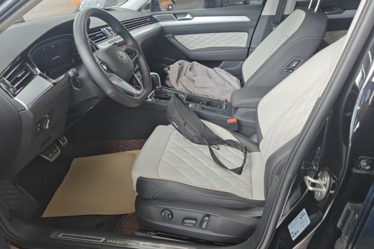 Used Volkswagen Magotan 2025 Zhongxiang Version 330TSI DSG Luxury Edition