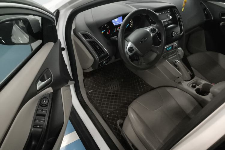Used Ford Focus 2012 Sedan 2.0L Automatic Flagship Model Driver Seat