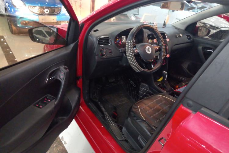 Used Volkswagen Polo 2016 1.6L Automatic Comfort Model