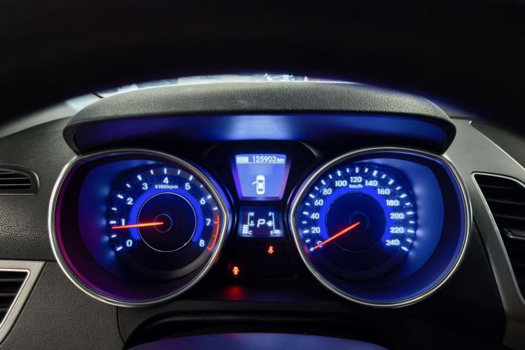 Used Hyundai Elantra (5th Generation / Langdong) 2016 1.6L Automatic Prestige Model Interior 5