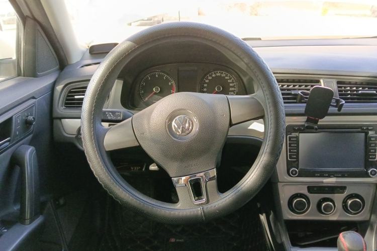 Used Volkswagen Lavida 2013 Revised Classic 1.6L Manual Fashion Edition
