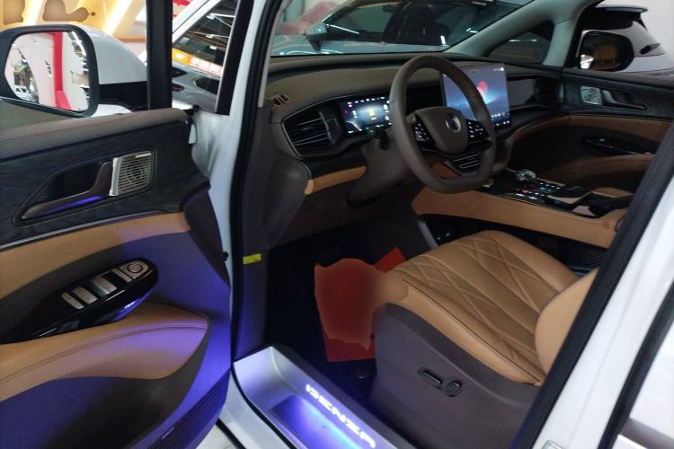 Used Denza D9 2023 DM-i 965 Luxury Model