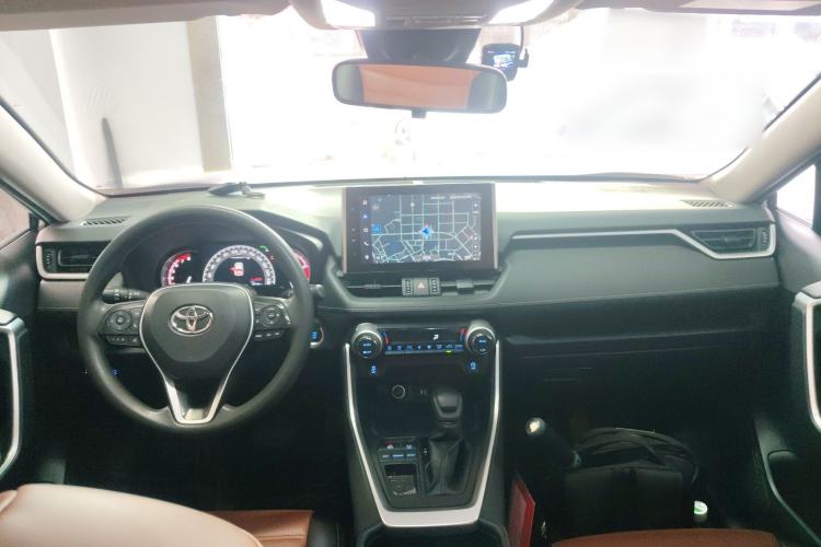 Used Toyota RAV4 2021 2.0L CVT Two-Wheel Drive Fashion Edition Center Console