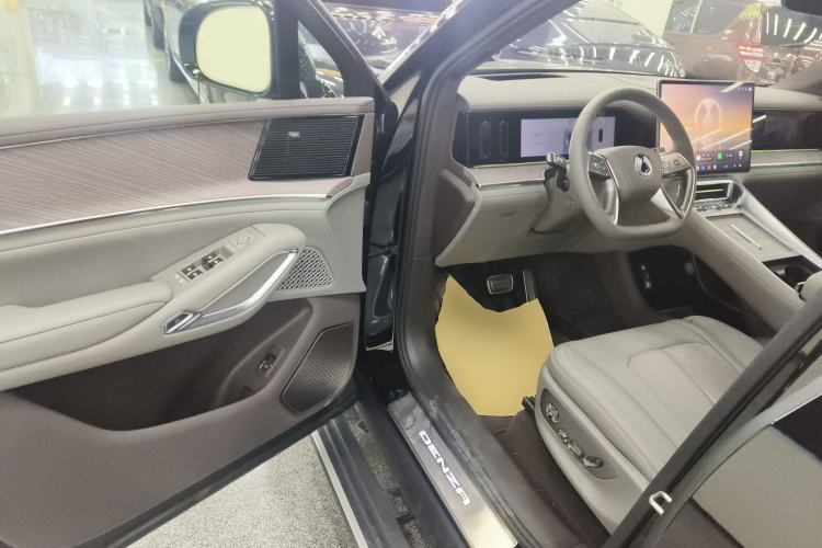 Used Denza N9 2025 Prestige Version
