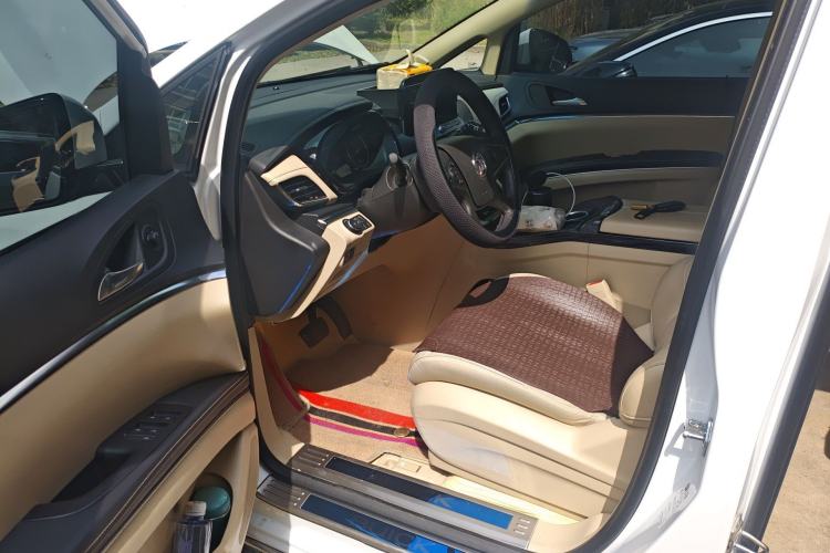 Used Buick GL8 2023 Facelifted Land Cruiser Executive Luxury Version