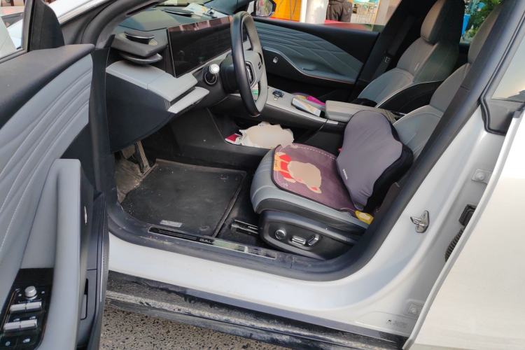 Used Geely Galaxy E8 2024 550 km Range Rear-Drive MAX
