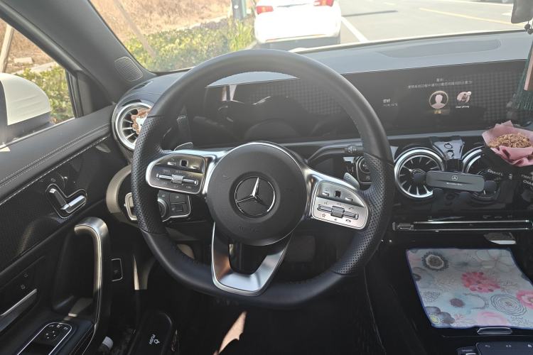 Used Mercedes-Benz A-Class 2022 Revised Version A 200 L Sport Sedan Fashionable Style
