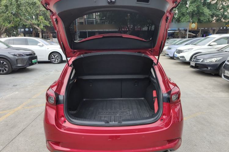 Used Mazda 3 Axela 2017 Hatchback 1.5L Automatic Luxury Model Emission Standard China V
