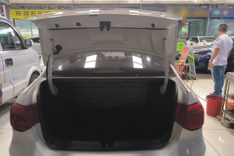 Used Volkswagen Jetta 2015 1.6L Manual Fashion Edition Trunk