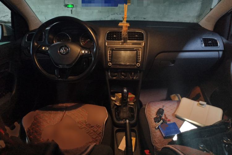 Used Volkswagen Polo 2016 1.6L Automatic Comfort Model Center Console