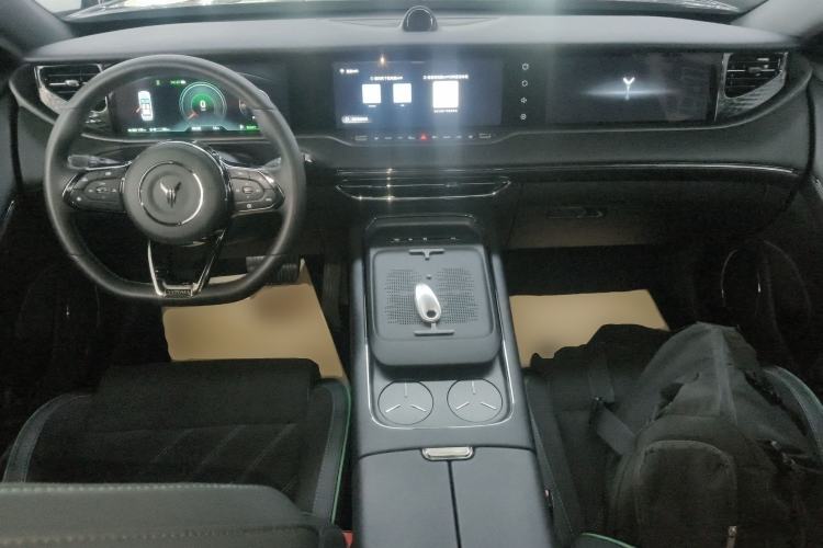 Used VOYAH FREE 2025 318 318 km Rear-Drive Touring Edition Center Console