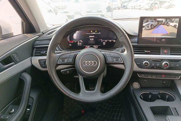 Used Audi A4L 2020 40 TFSI Fashionable and Elegant Model Steering Wheel