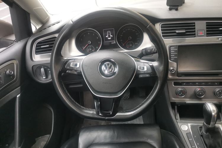 Used Volkswagen Golf 2014 1.4TSI Automatic Luxury Model
