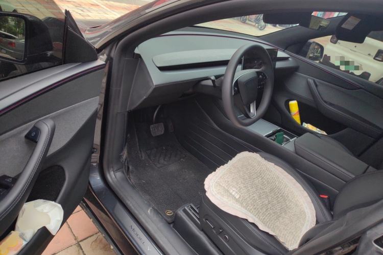 Used Tesla Model Y 2026 Rear-Drive Model
