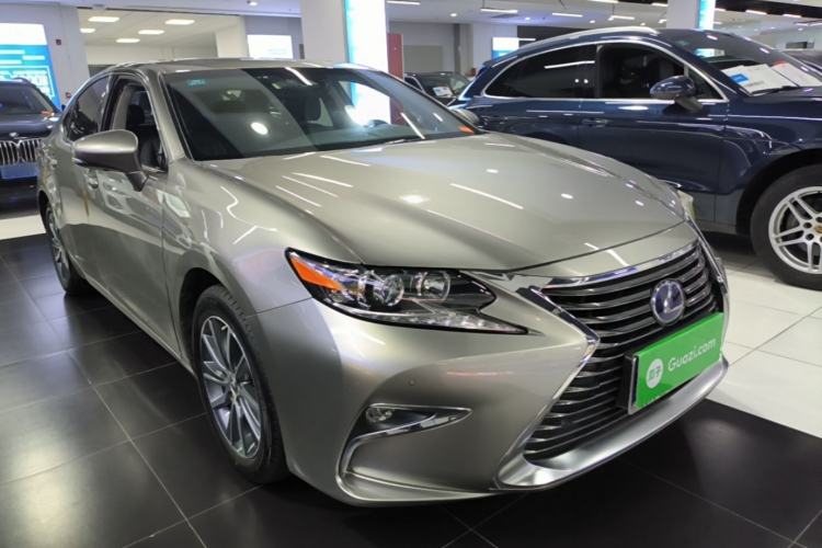 Used Lexus ES 2015 300h Comfort Edition
